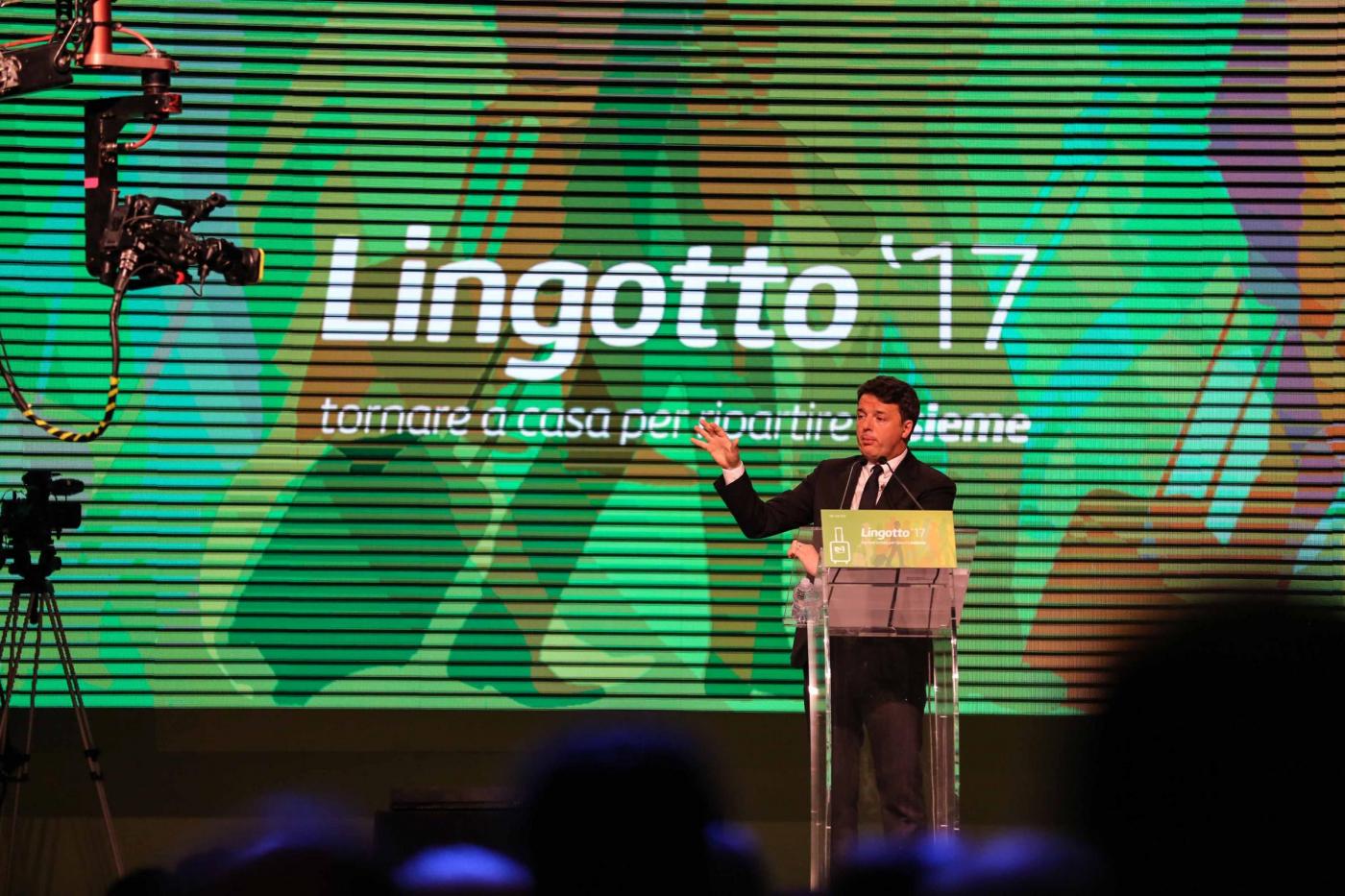 Pd: sopralluogo Renzi al Lingotto, boom iscritti, 250 a tavolo