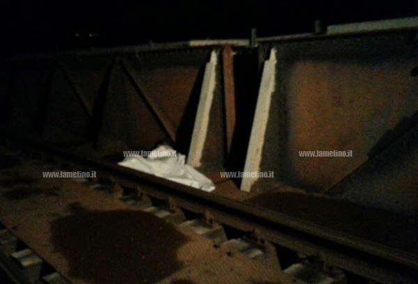 Calabria, ragazzo muore per un selfie con un treno in corsa Calabria, ragazzo muore per un selfie con un treno in corsa