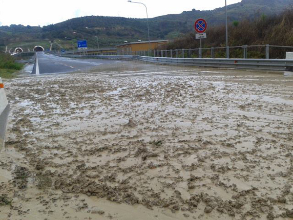 Maltempo: Violento Nubifragio In Calabria, Ingenti Danni - Il Lametino.it