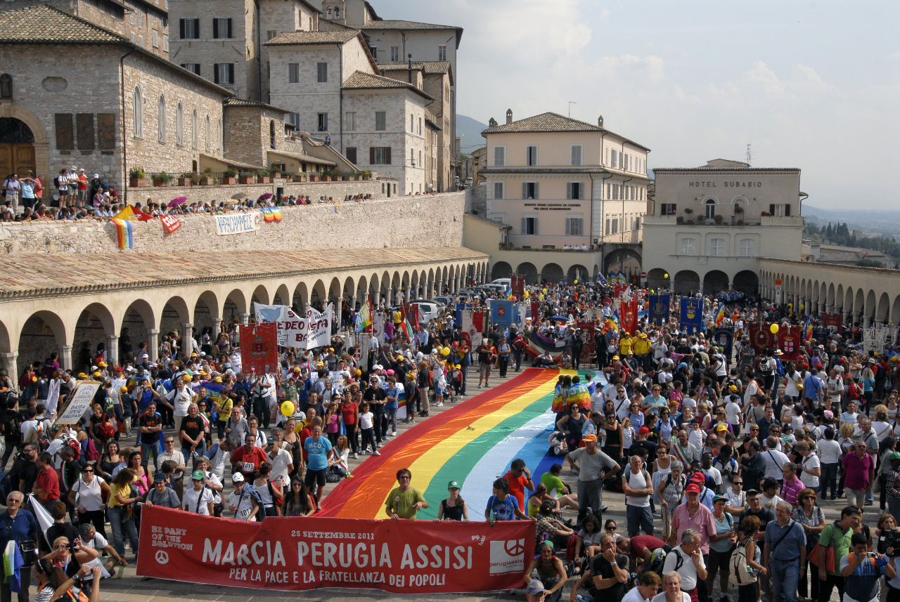 http://lametino.it/images/stories/Marcia-Perugia-Assisi-per-la-pace-e-la-fratellanza-dei-popoli.jpg