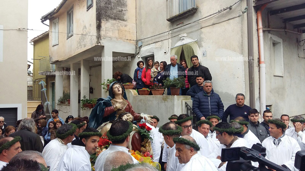 Il Sabato Santo A Nocera Terinese Con Il Rito Dei Vattienti Il