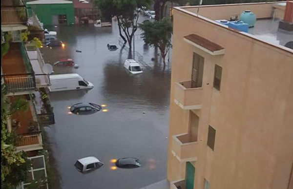 Meteo Napoli, nuova allerta della Protezione Civile: forti temporali in arrivo Meteo Napoli, nuova allerta della Protezione Civile: forti temporali in arrivo
