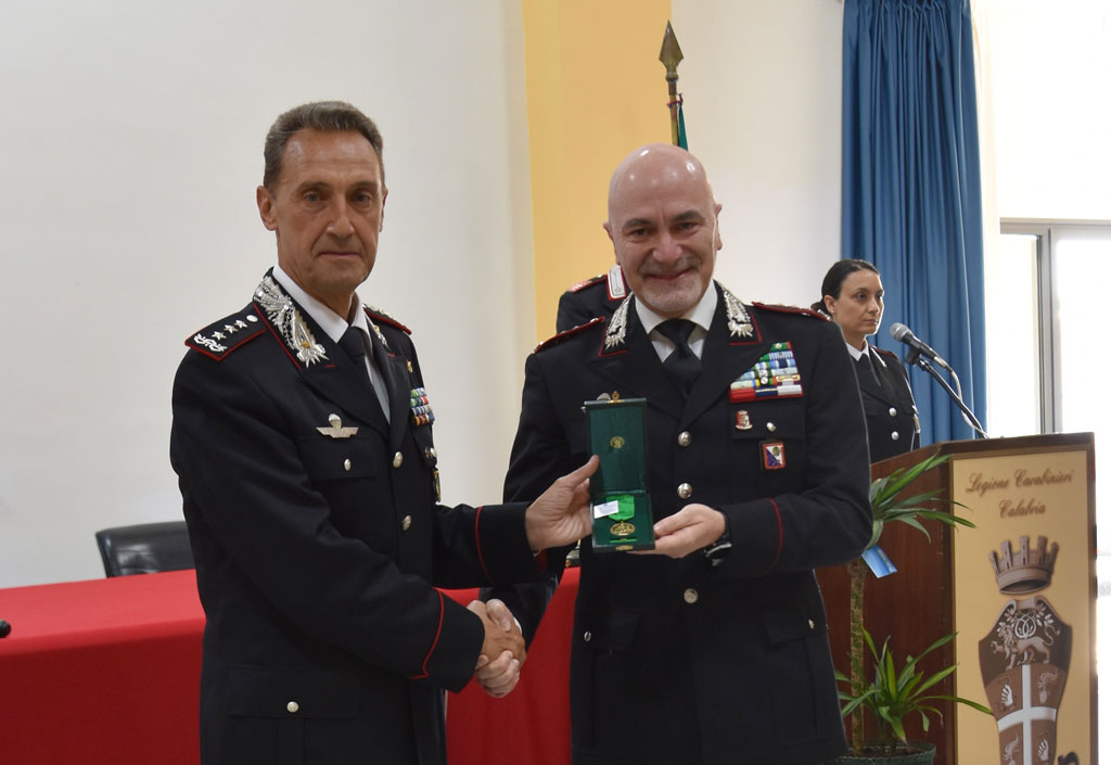 A Catanzaro Il Generale Riccardo Galletta Consegna La Medaglia D Oro