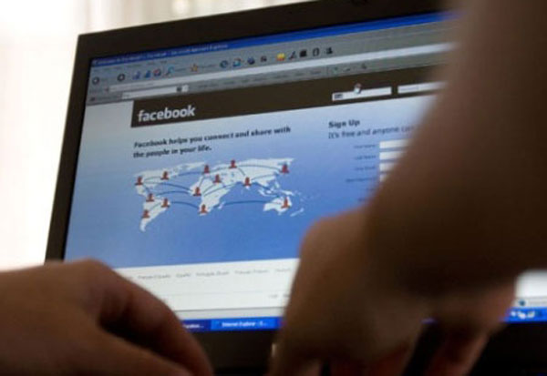 Facebook, Instagram e WhatsApp down, malfunzionamento in Europa da Roma a Londra Facebook, Instagram e WhatsApp down, malfunzionamento in Europa da Roma a Londra
