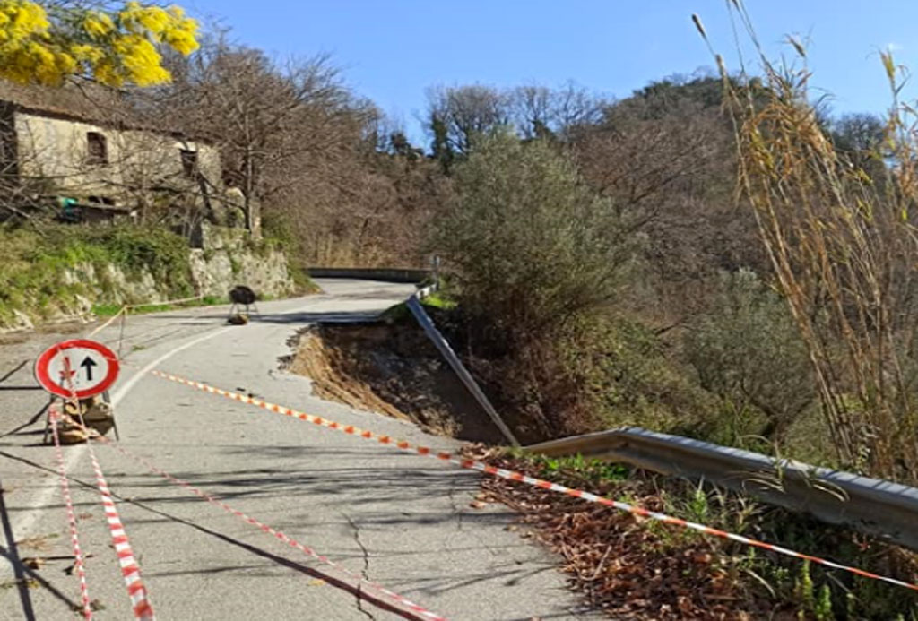 Gruppo Uniti Possiamo Ancora Disagi Per Frana Su Strada Che Collega