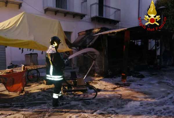 In Fiamme Autofurgone Rosticceria Ambulante A Vibo Intervengono Vigili