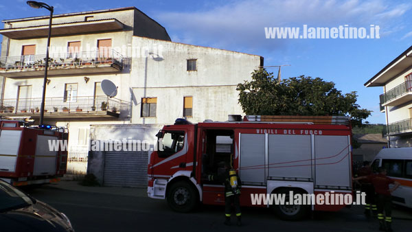 Lamezia Incendio In Sottotetto In Via Del Progresso Incerta La Causa