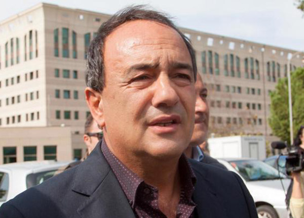 Revocato divieto dimora per ex sindaco di Riace Lucano Revocato divieto dimora per ex sindaco di Riace Lucano