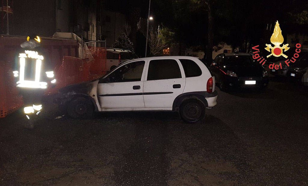 Due Auto In Fiamme Nella Notte A Catanzaro Il Lametino It