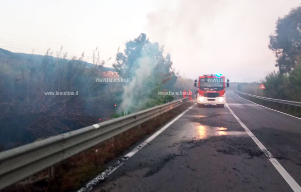 Lamezia In Fiamme Sterpaglie Su Statale E In Via Del Progresso