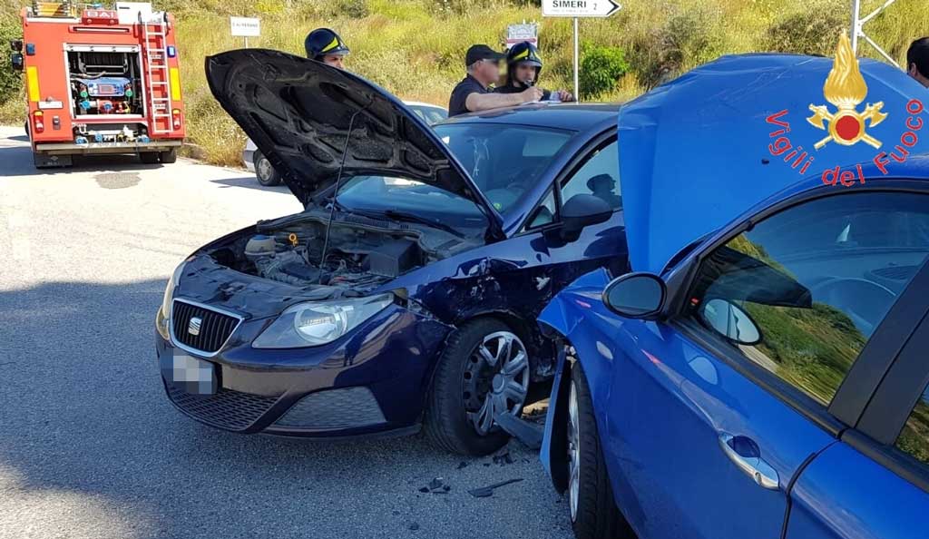 Scontro Tra Due Auto A Simeri Crichi 2 Feriti Il Lametino It