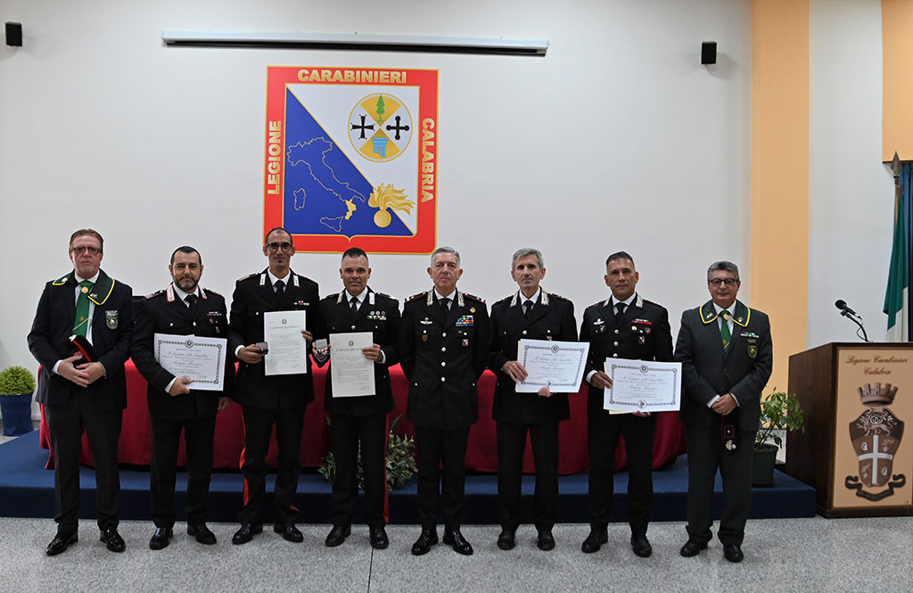 Consegna-onoroficenze-a-legione-Carabinieri-Calabria-5.11.2024_de628.jpg