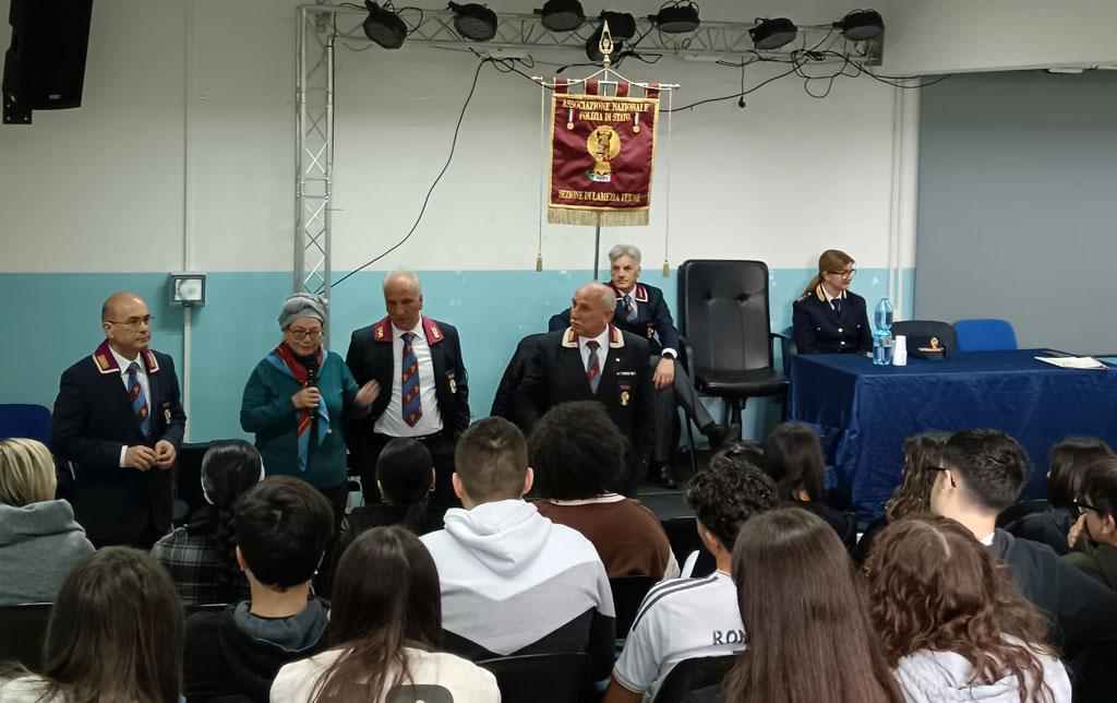 Incontro-alla-scuola-media-Manzoni1_7a21c.jpg