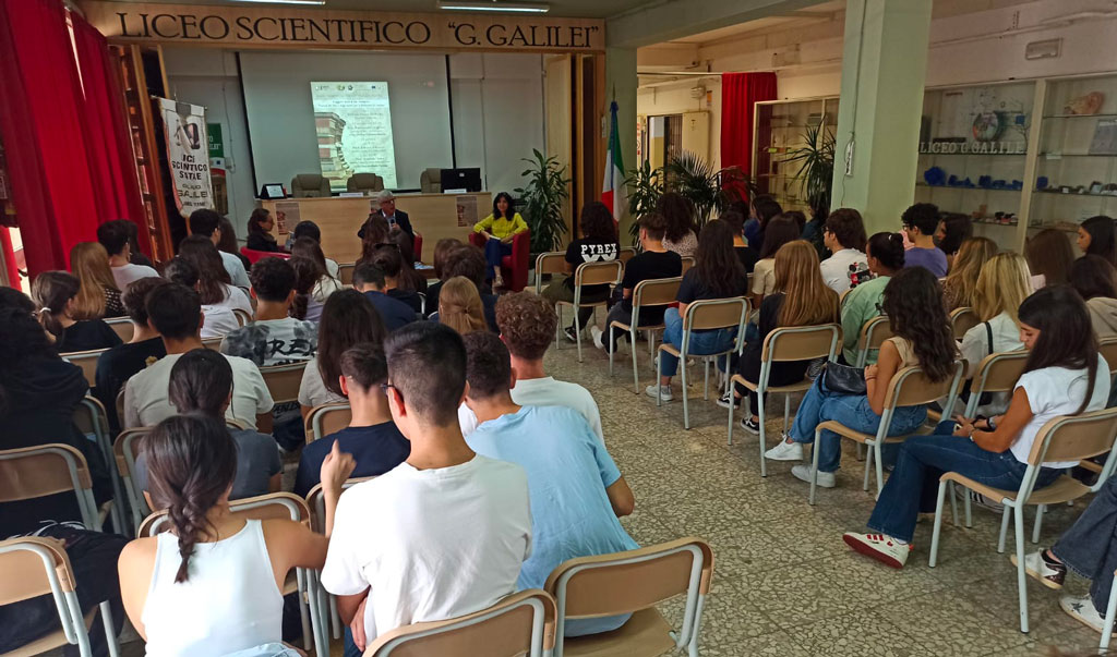 Lamezia, Al Liceo Galilei Incontro Con Il Professore Lupo Su ...