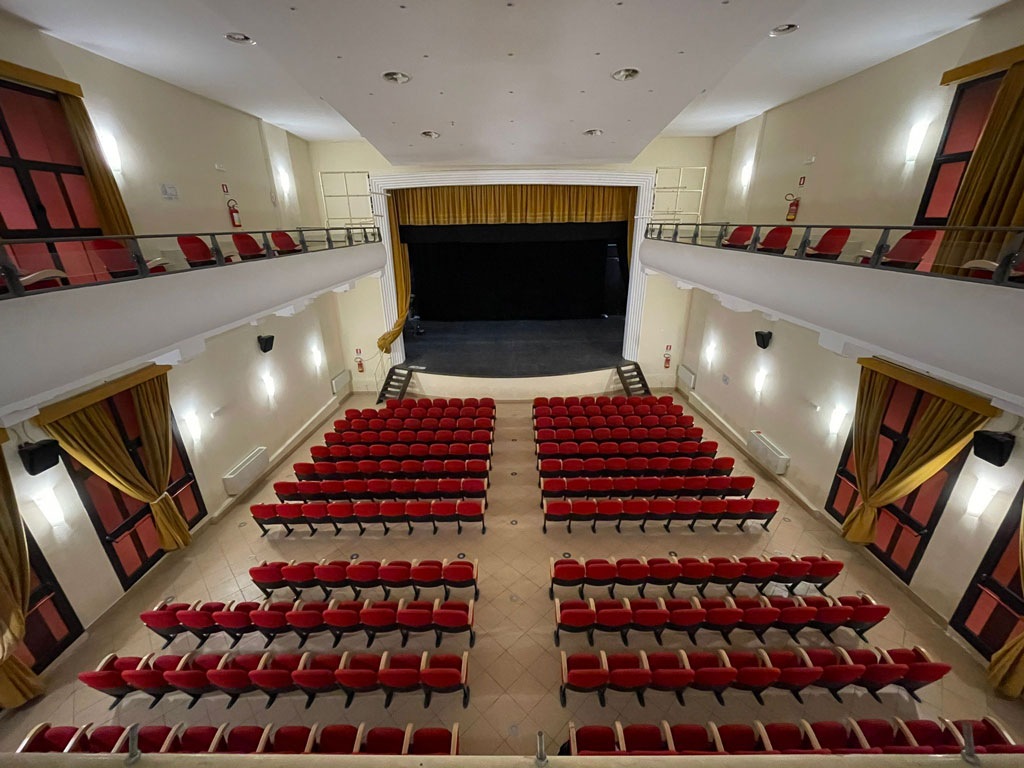 Teatro-F.-Costabile-2_ee146_0a42c_c56f4_29d28.jpg