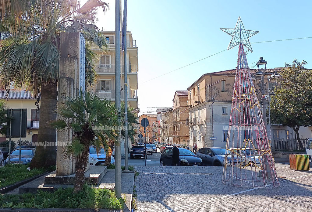 albero-natale-pz-5-dicembre-20241.38.16_66a1e.jpg