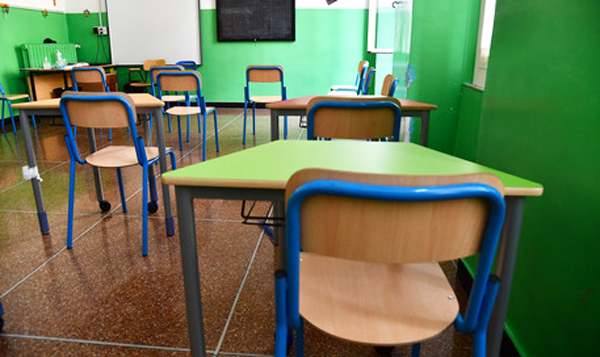 Bimbo di 8 anni lasciato solo in classe perché iperattivo