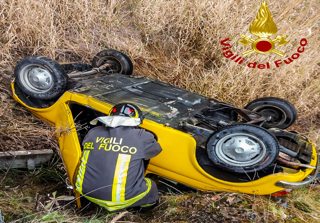 Auto Precipita In Un Fossato Nel Cosentino Un Morto Il Lametino It