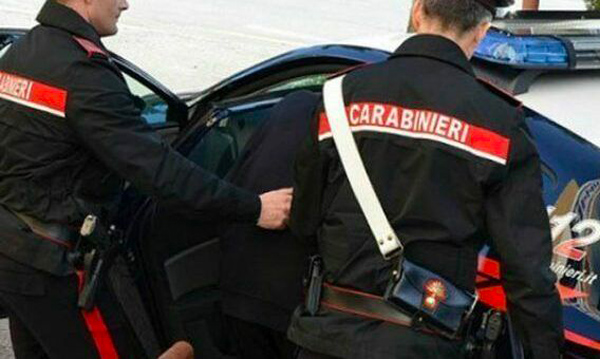 carabinieri-arresto-_b8586_26bdd_fadbb_e2212.jpg