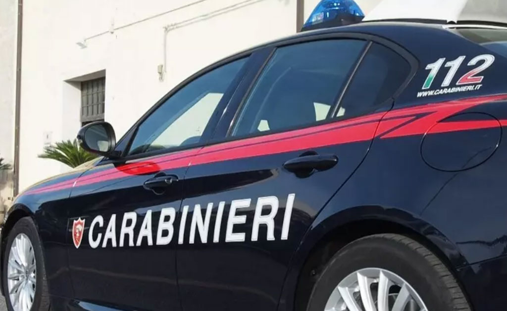 carabinieri-auto4_366d4.jpg