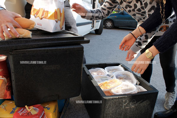 Lamezia Caritas Distribuisce Pasti A Domicilio Per Cena Natale