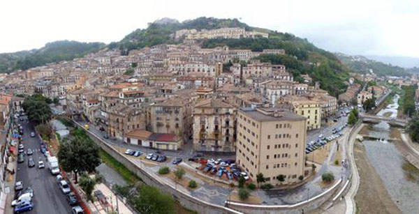 foto-panorama-cosenza-frontale_cd829_0dc03_9c06c_e8547.jpg