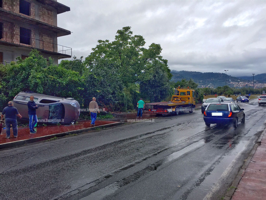 incidente-via-madre-teresa--lamezia.jpg