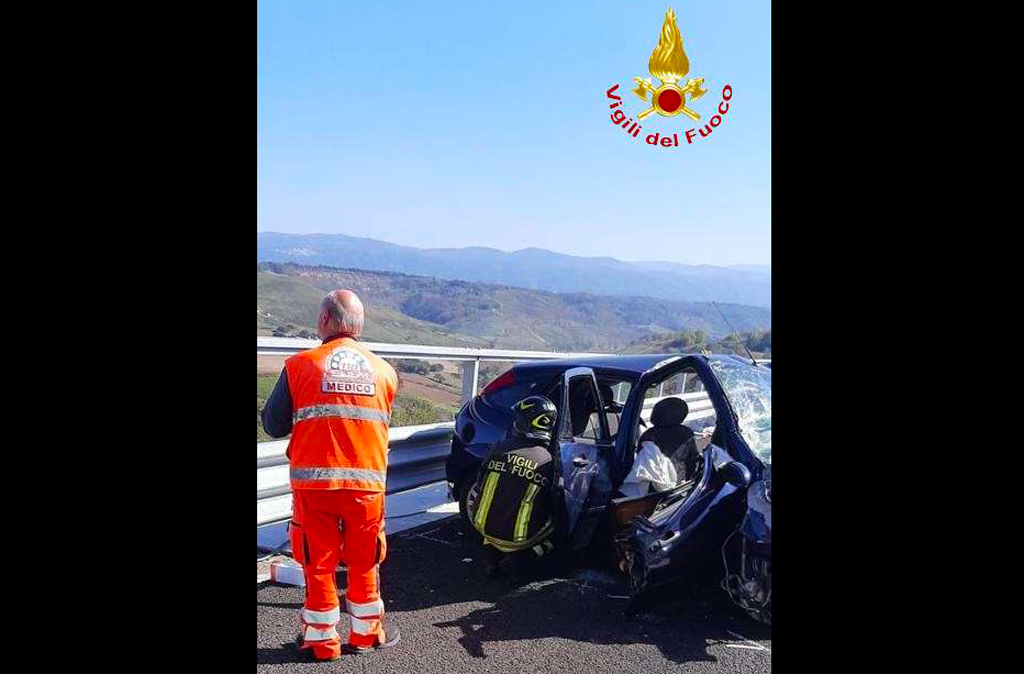 Incidente Sulla A2 Nel Vibonese, Feriti E Disagi Al Traffico - Il ...