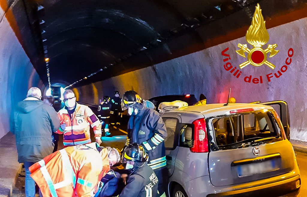 Incidenti Stradali, Scontro In Galleria Nel Cosentino: 2 Feriti - Il ...