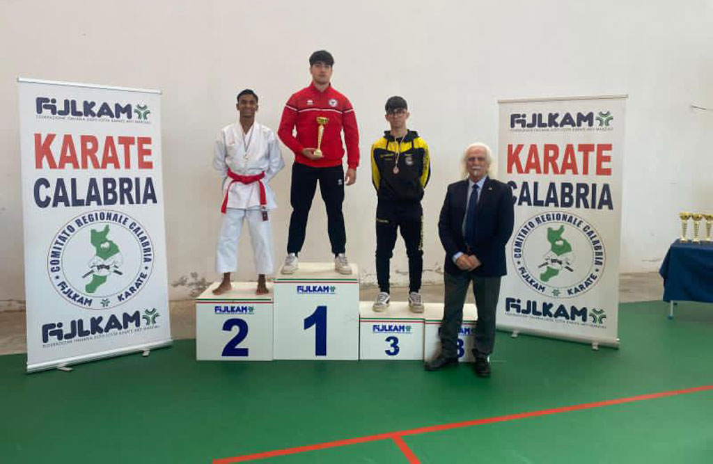 karate16.46.42_d2ce7.jpg