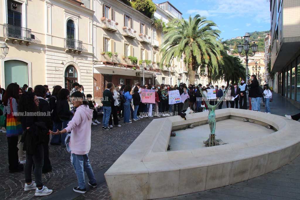 Lamezia, Studenti Protestano Contro Omotransfobia E Bocciatura Ddl Zan ...