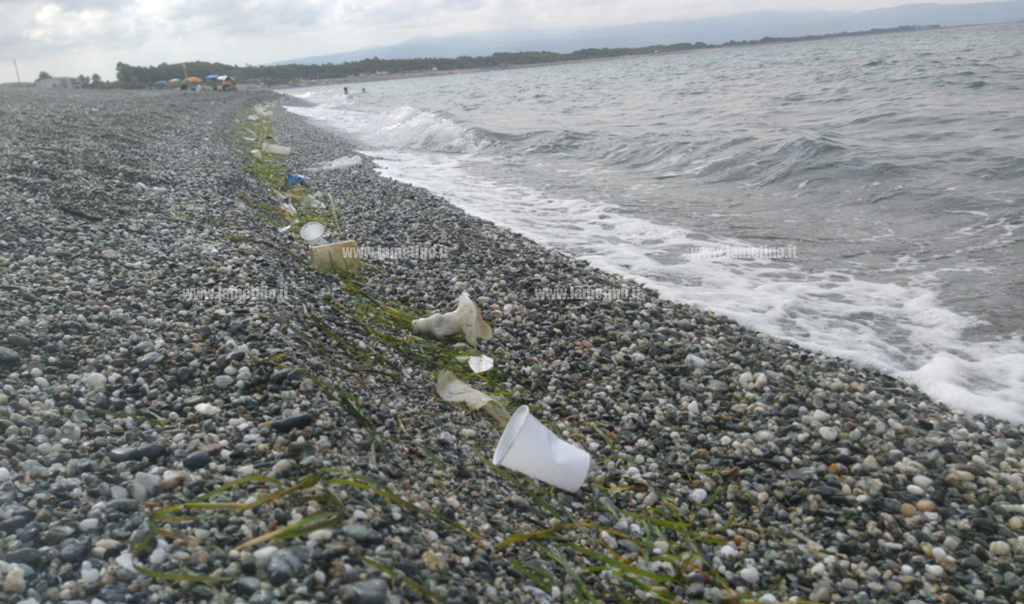 mare-sporco-2020-spiaggia.jpg