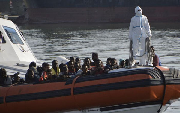 migranti-sbarco-crotone_ce284_762e7_5b6cd.jpg