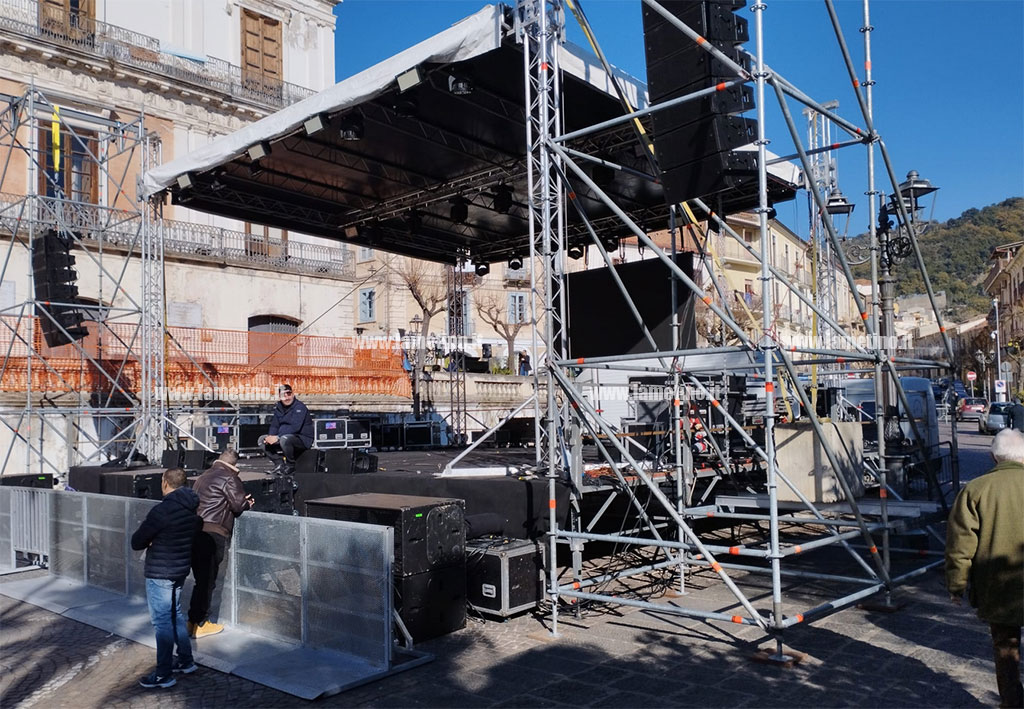 palco-lamezia-2024-12-31-alle-13.10.03_44c51.jpg