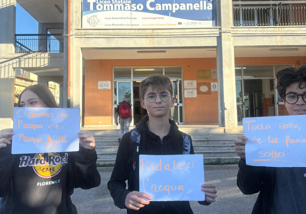 protesta-bagni-campanella6c6-f7dcf5ef389f_b61fc.jpg