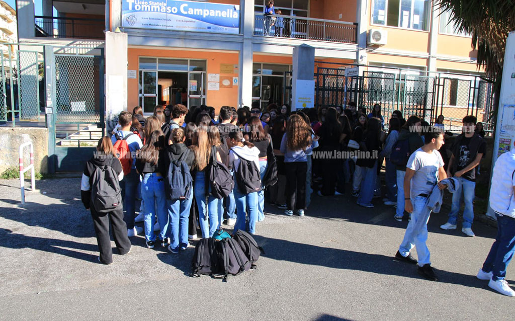 protesta-bagni-liceo-campanella2-at-09.22.13_edc48.jpg