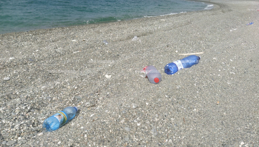 rifiuti-mare-2020-bottiglie.jpg