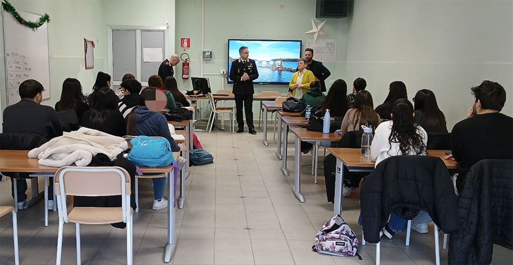 studenti-polo-rambaldi-de-fazio-incontrano-carabinieri-della-biodiversita_52cc4.jpg