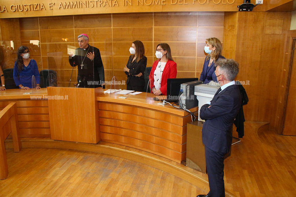 vescovo-insediamento-garofalo-tribunale-lamezia-77202100ef_75215.jpg