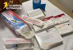 Gdf Cosenza, prestazioni di medicina estetica senza autorizzazione: denunciato un medico 24032026_121829_Gdf1_2f2df.jpg