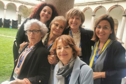 Lamezia, addio alla dottoressa Anna Iossa: "Una vita per la prevenzione oncologica, tra scienza e amore per la sua terra" ANNA-IOSSA-E-LE-COLLEGHE-CALABRESI_a99c6.jpg