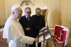 Un simbolo della Calabria in Vaticano: l’attore Franco Nero dona a Papa Leone XIV una rivisitazione della Stauroteca Foto-udienza-privata_bef9f.jpg