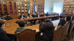 Lamezia, studenti dell'istituto "Perri - Pitagora - Don Milani" in visita alla Prefettura di Catanzaro Gli-ufficiali-di-governo-dialogano-con-i-ragazzi_f8f68.jpg