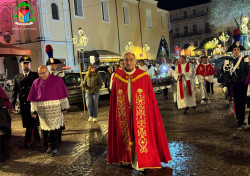 Lamezia, vescovo celebra liturgia dell'adorazione della Croce e processione dell'Addolorata sul corso IMG_3317_afa23.jpg