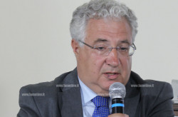 Lamezia, Murone dopo diffusione audio su luminarie: “Fatto gravissimo, assessore colpevole sarà rimosso” M-murone-2025-07-04-alle-11.32.46_efefd_79d4a.jpg