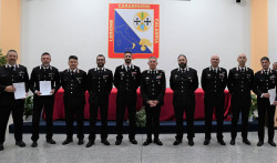 Onori ai Carabinieri calabresi, a Catanzaro consegnate le medaglie al merito di lungo comando PHOTO-2025-11-06-11-34-18_ea06c.jpg