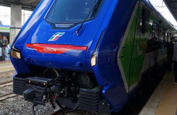 Trenitalia, in Calabria nel 2025 consegnati 6 Blues e un Pop di nuova generazione Presentazione-treno-ibrido_1f679_76c7f.jpg