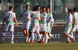 La Vigor Lamezia fa suo anche il derby di ritorno con la Reggina e ipoteca la salvezza PrimaVigorL22226-Image-2026-02-22-at-16.46.36_4fea7_a3794.jpg