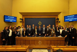 Sette Comuni calabresi ottengono il riconoscimento Plastic Free 2026 Referenti-Plastic-Free_1ba37.jpg