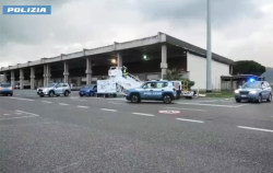 Lamezia, simulato attacco terroristico con presa di ostaggi in aeroporto: l'esercitazione della Polizia di Stato - Video Schermata-2025-12-09-alle-17.10.49_cb68f.jpg